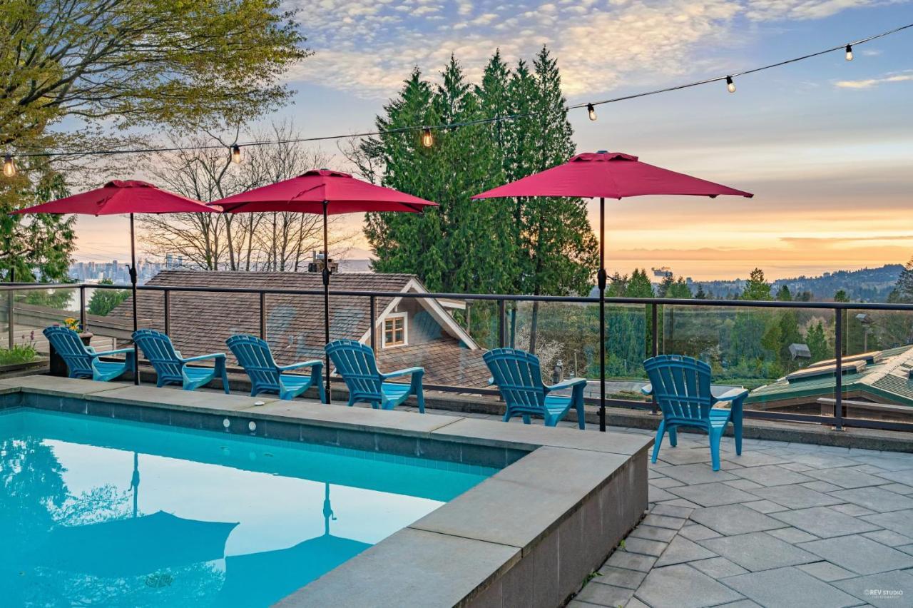 Grouse Cheerful Large Private Bedroom, Bath, Shared Deck, Pool, Hot Tub North Vancouver Bagian luar foto