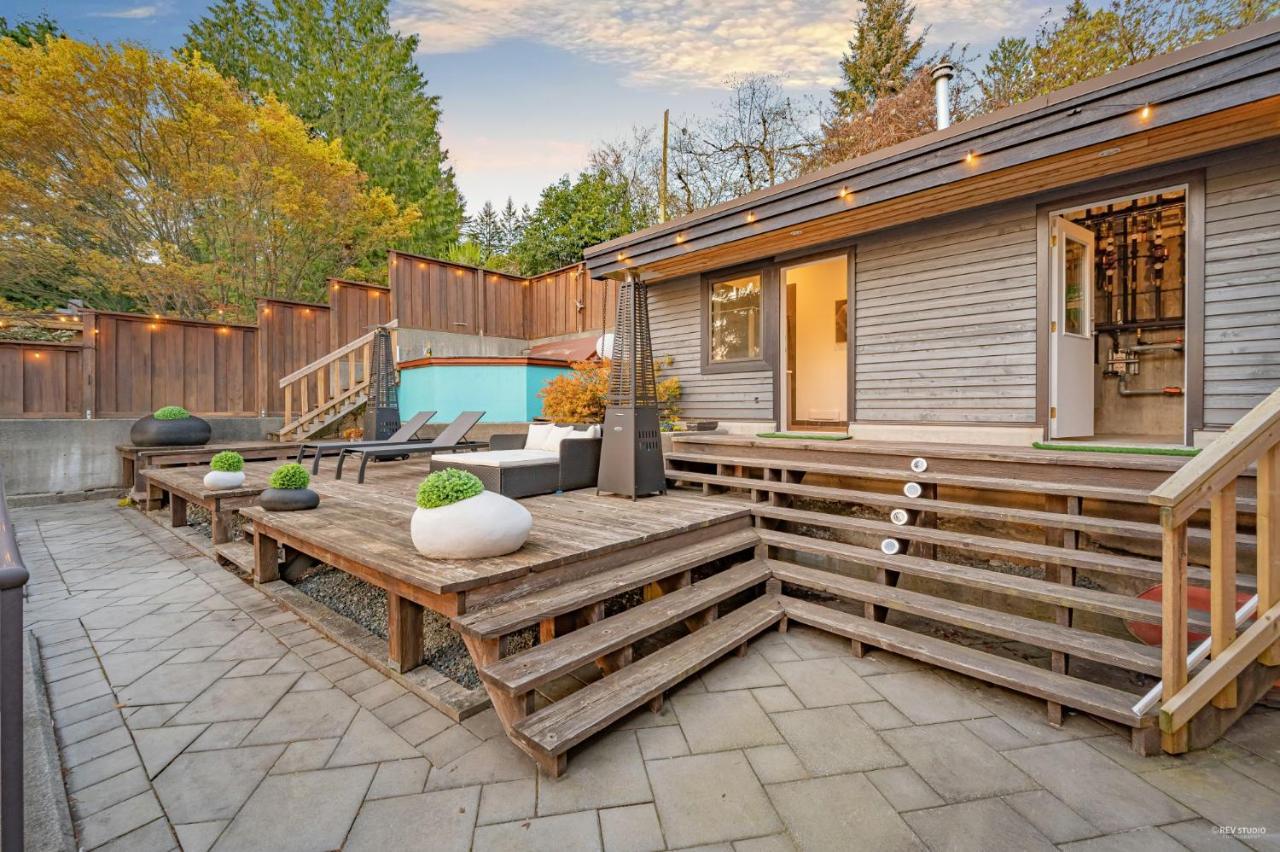 Grouse Cheerful Large Private Bedroom, Bath, Shared Deck, Pool, Hot Tub North Vancouver Bagian luar foto