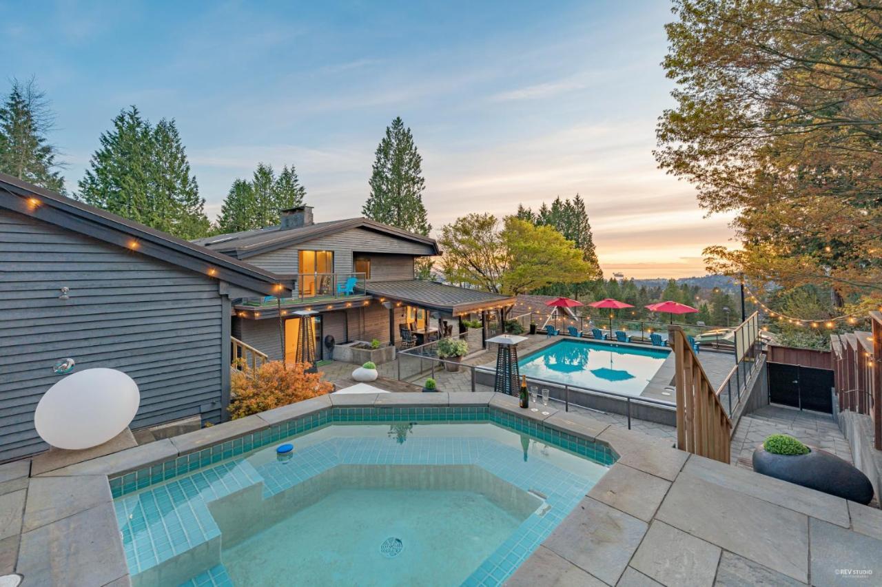 Grouse Cheerful Large Private Bedroom, Bath, Shared Deck, Pool, Hot Tub North Vancouver Bagian luar foto