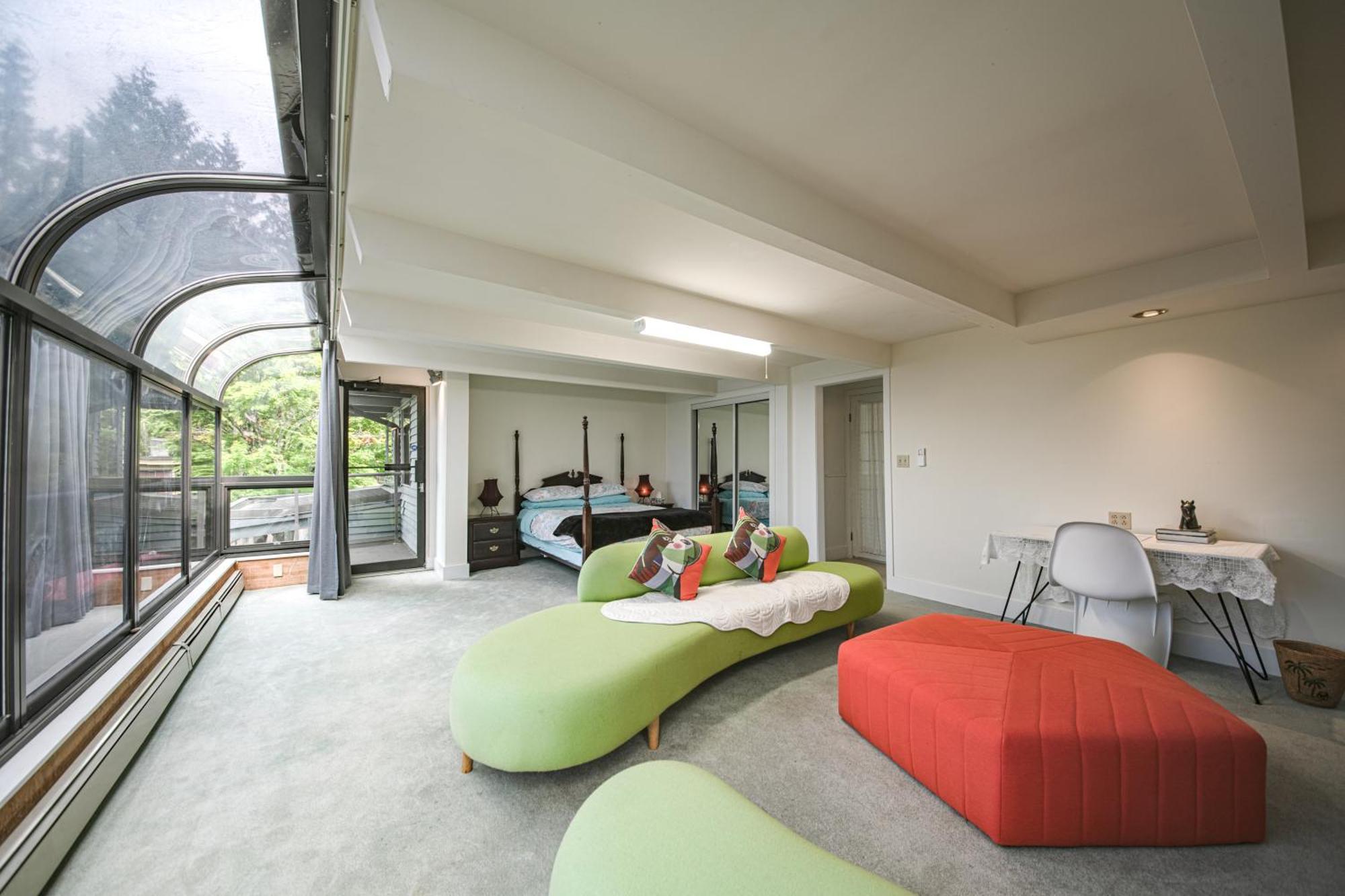 Grouse Cheerful Large Private Bedroom, Bath, Shared Deck, Pool, Hot Tub North Vancouver Bagian luar foto
